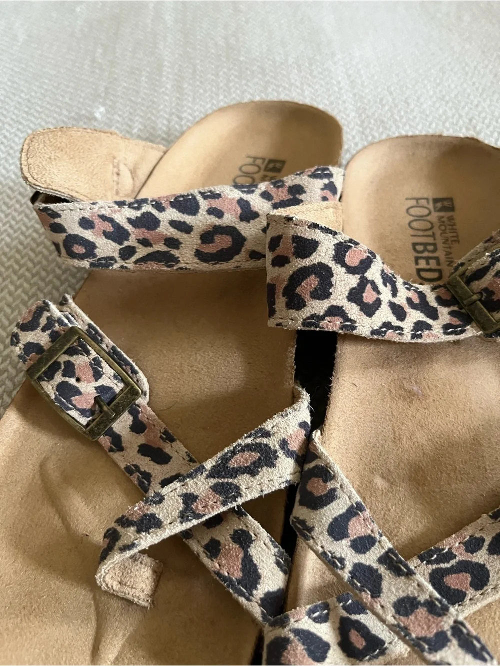 White Mountain Gracie Leather Footbeds Animal Print Toe Loop Size 7